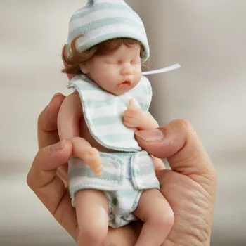 Rozkošný 6 Palcový Reborn Bábiky Mini Dievča s Kučeravé Vlasy a Usmievavá Tvár - Mäkké a Realistické Baby Doll pre Deti 